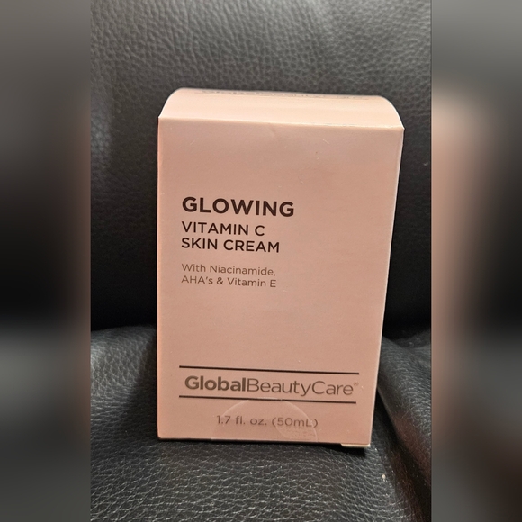 Global Beauty Care Glowing Vitamin C Skin Cream - Cream NEW - Picture 1 of 3